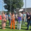 De raadsleden op het recent opgeleverde pannaveld bij het sportpark en openluchtbad bij sportcomplex sv Wijhe’92.